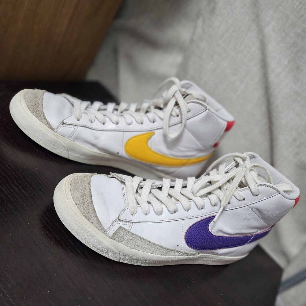 Nike Blazer Mid '77 Vintg Size 10 Mens/ 11.5 Wmns